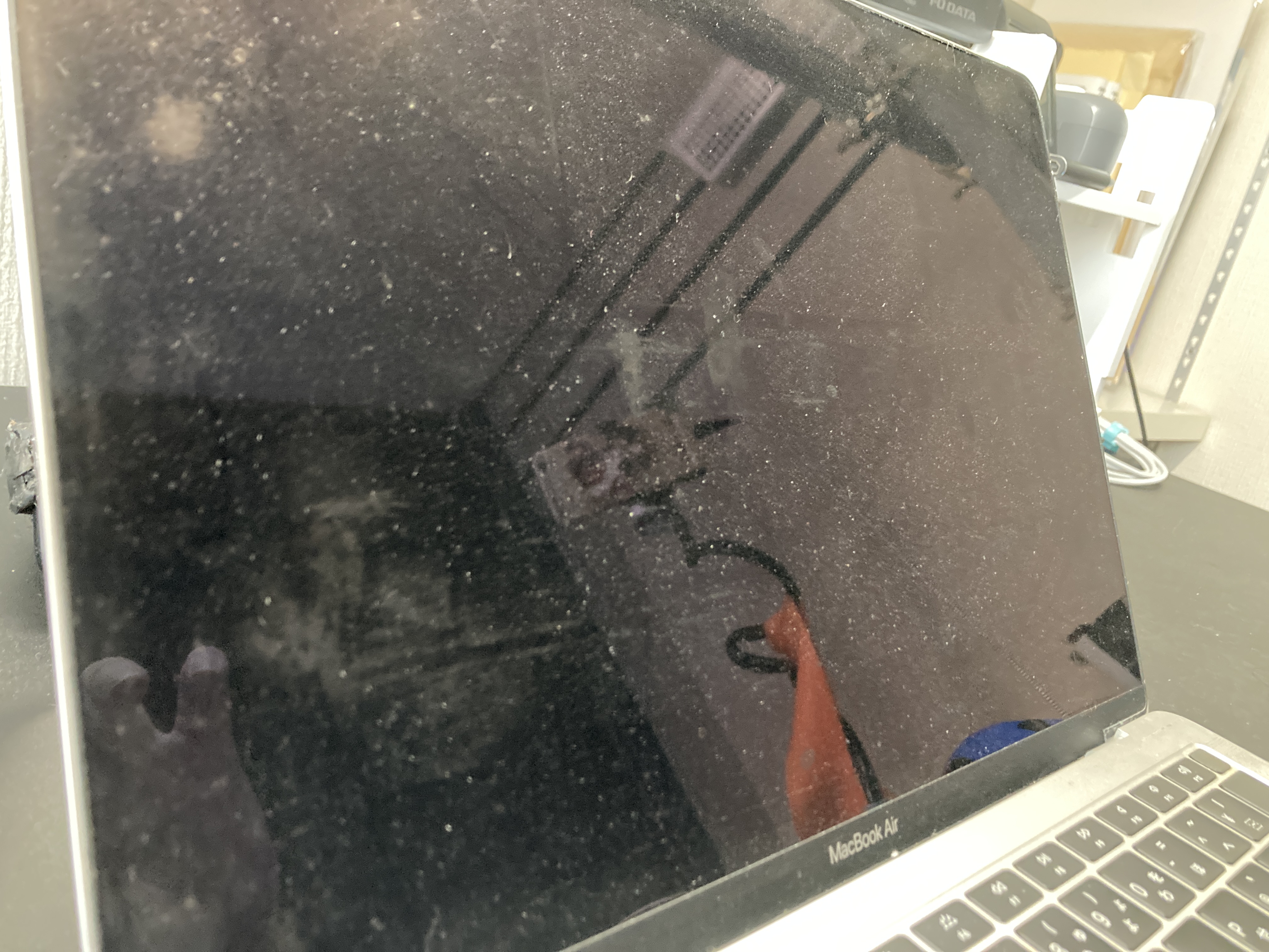 およそ3年ぶりにMacBookAirディスプレイを掃除してみる